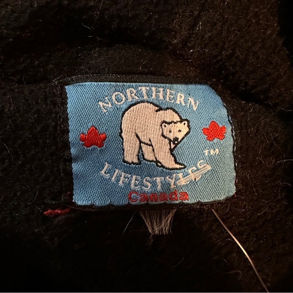 Northern Lifestyles Canada Multicoloured Hand Knit Zip Up Sweater - Picture 10 of 10